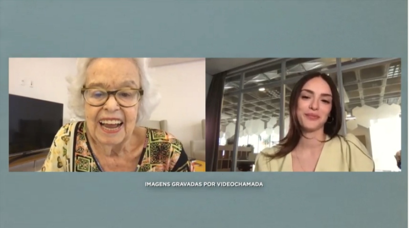 Foto: Atriz Isabelle Drummond entrevista Maria Cecilia Carneiro, de 93 anos.