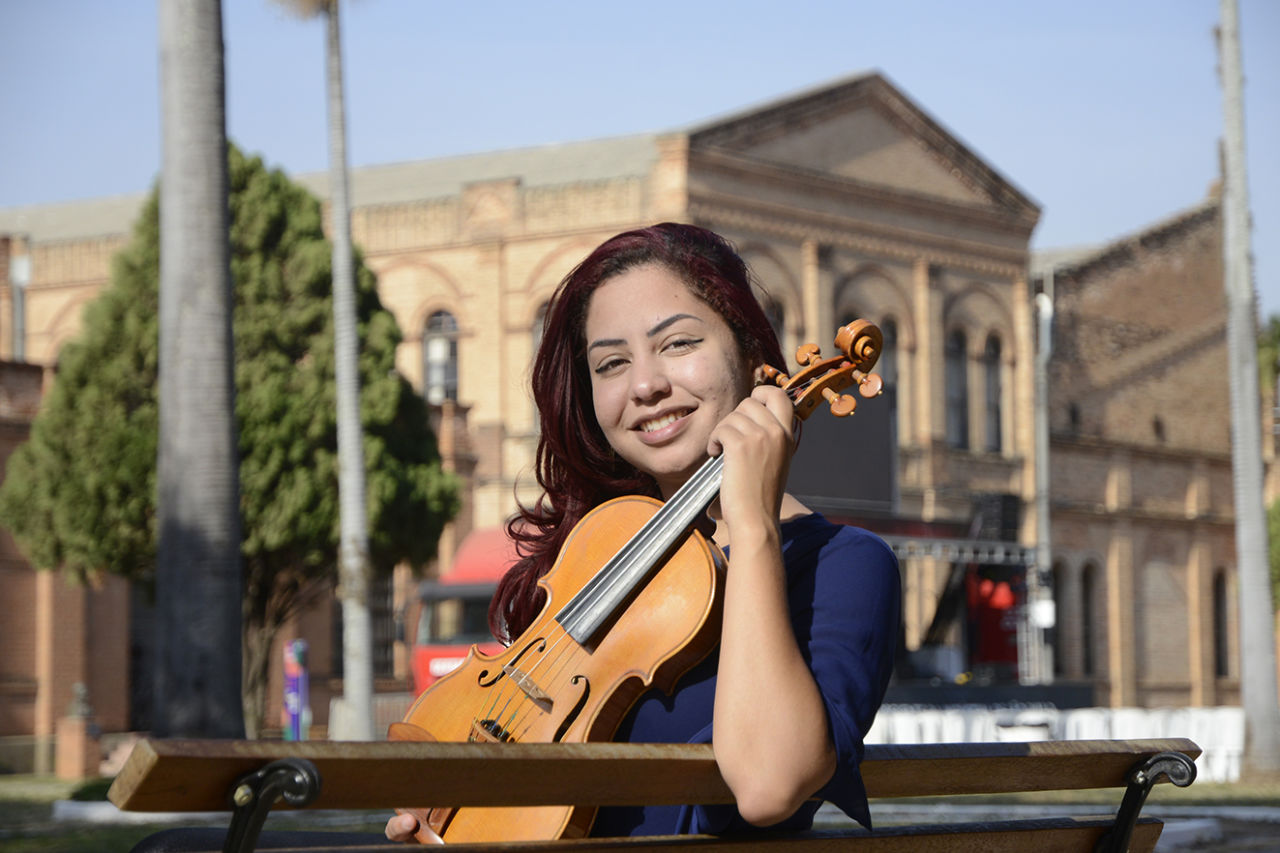 Fotos: Fotógrafo da Prefeitura de Jundiaí – SP/Para a jovem Thalita, orquestra é uma oportunidade de trabalho na cidade em que mora