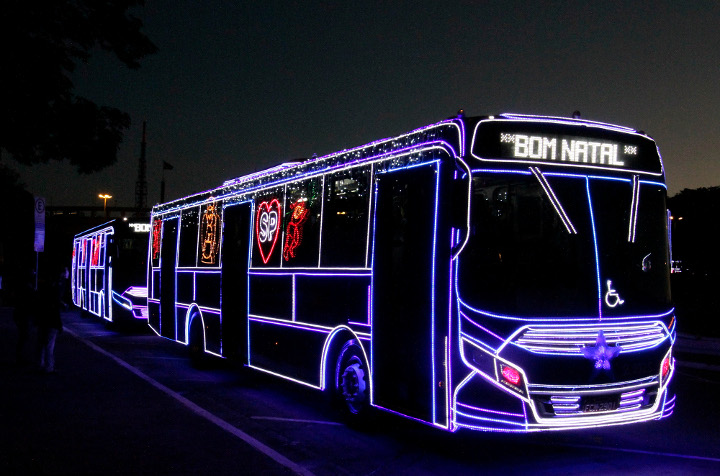 Ônibus iluminados com decoração de Natal fazem passeios gratuitos em São  Paulo - Popular Mais