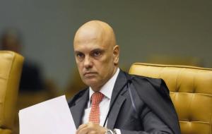 Alexandre de Moraes determina que Bolsonaro deponha pessoalmente à PF, amanhã, 14h, sobre vazamento de documentos