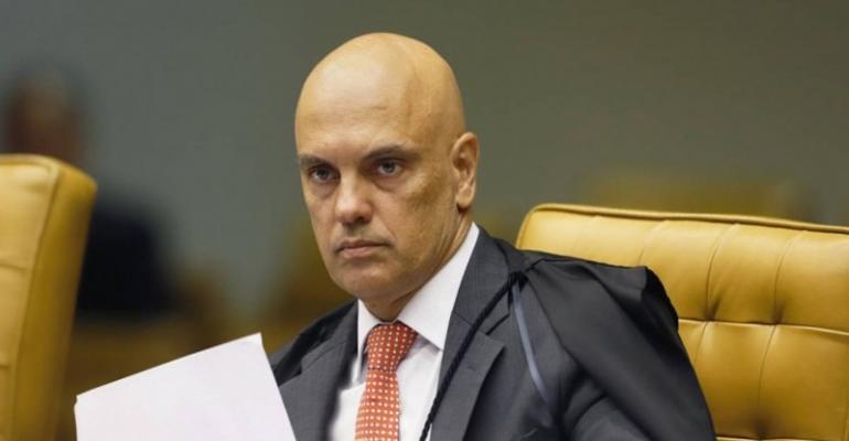 Alexandre de Moraes determina que Bolsonaro deponha pessoalmente à PF, amanhã, 14h, sobre vazamento de documentos